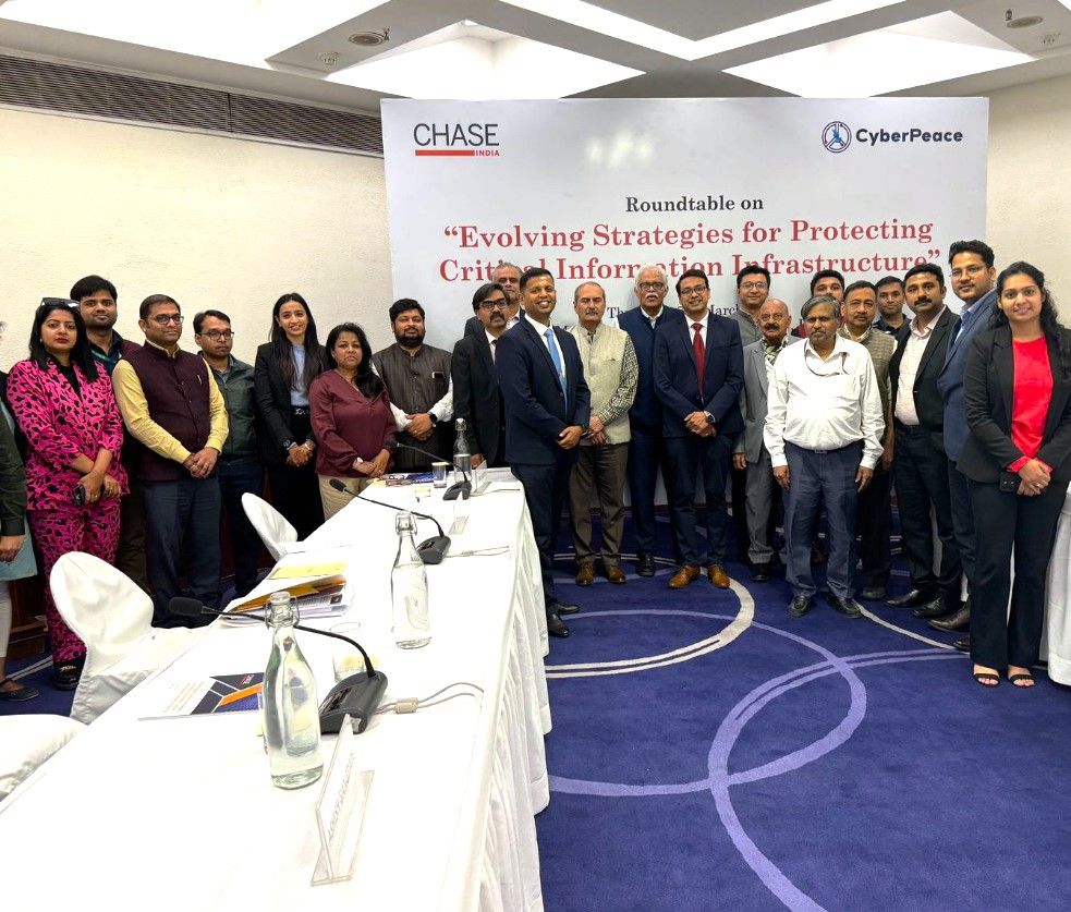 Chase India Cyberpeace event group photo 
